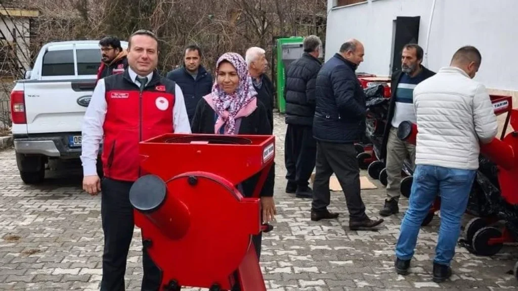 Kahramanmaraş’ta 20 Çiftçiye Yem Kırma Makinesi Dağıtımı Yapıldı