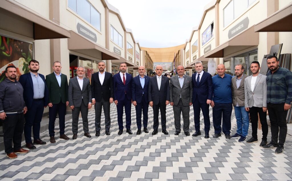 Başkan Görgel, Derepazarı Çarşısı’nda Esnaf ve Vatandaşlarla Bir Araya Geldi