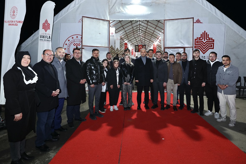 Başkan Hanifi Toptaş, ilk iftarını depremzede vatandaşlarla açtı