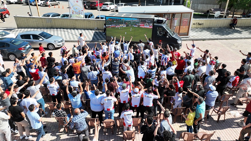 Kahramanmaraş’ta Futbol Coşkusu Dev Ekrana Taştı; İstiklalspor Finalde!