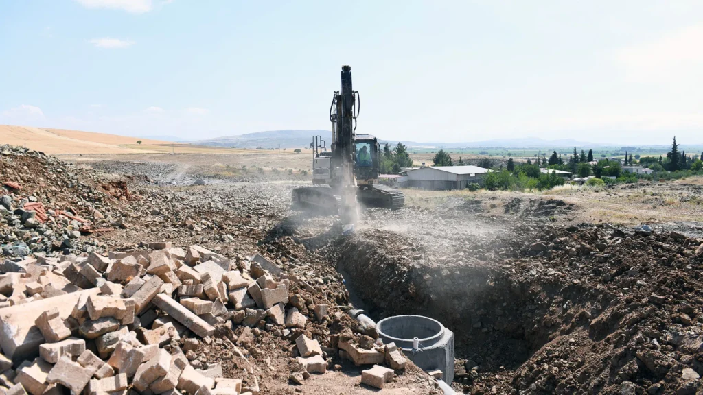 7 İlçe 34 Mahallede Köy Evlerine 240 Milyonluk Altyapı Yatırımı