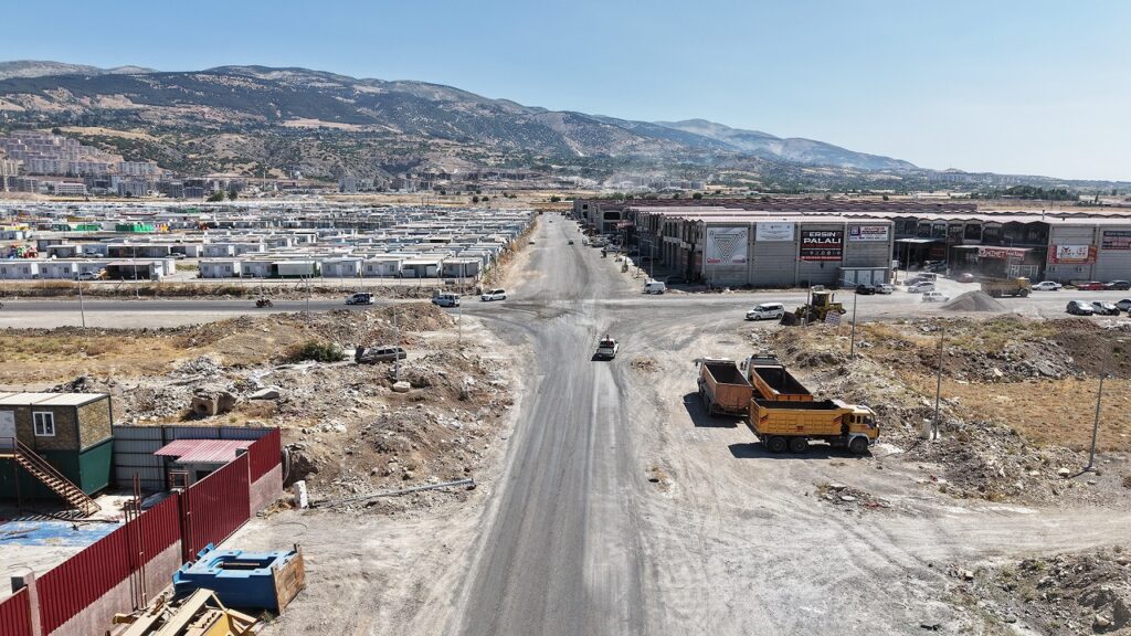 Büyükşehir, Yeni Sanayi Sitesi’ni Etaplar Halinde Asfaltlıyor