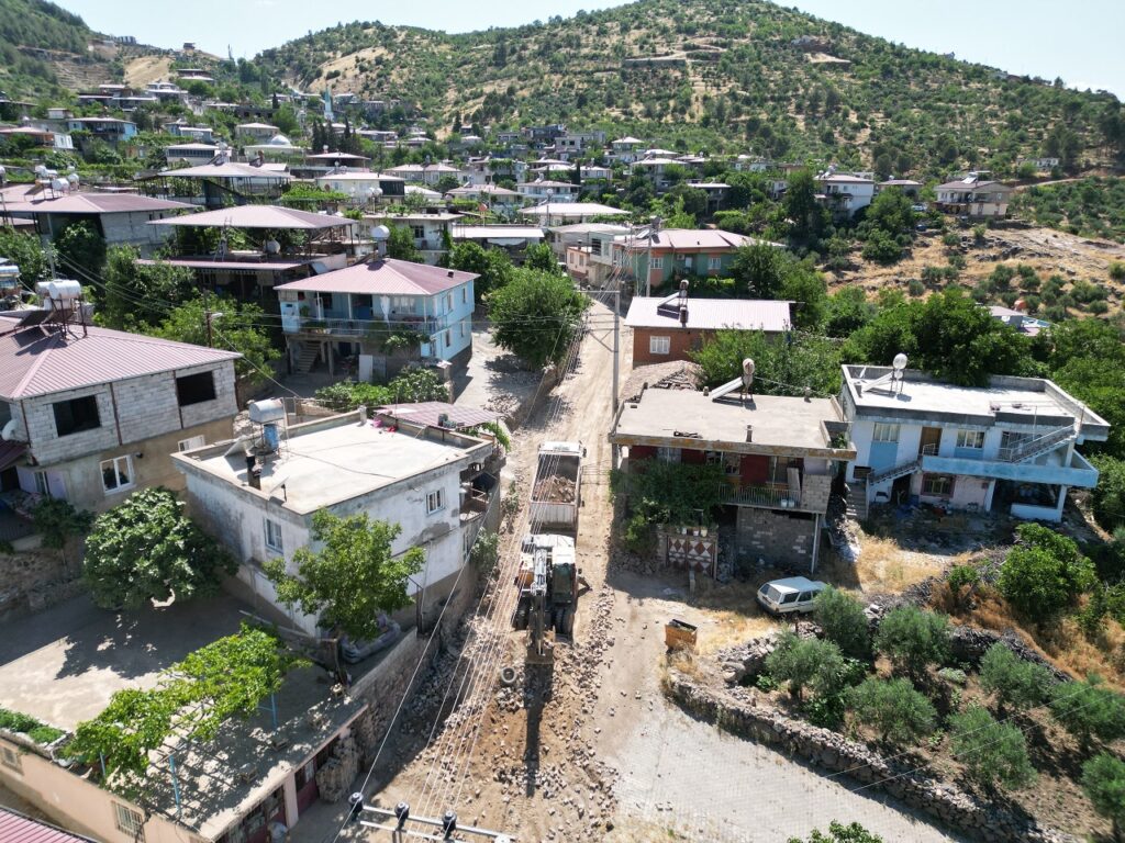 Onikişubat Belediyesi’nden Önsen’de 10 bin metrekarelik kilit parke yatırımı