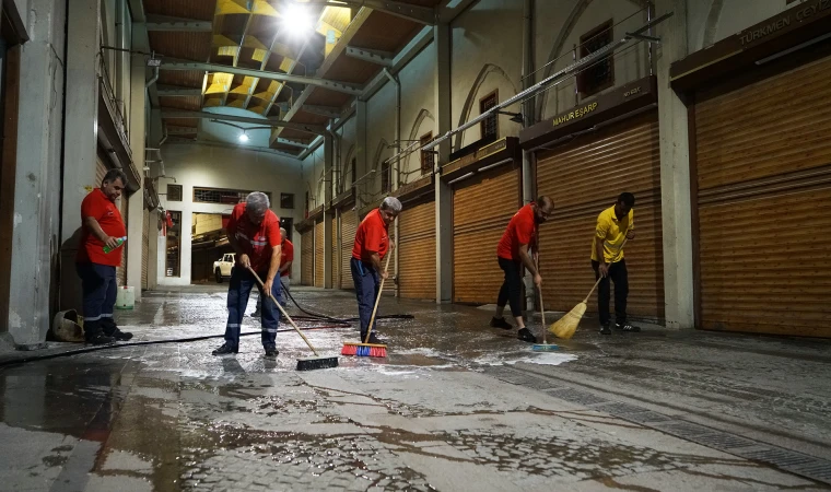 Büyükşehir’den Ticaret Kalbinde Kapsamlı Temizlik