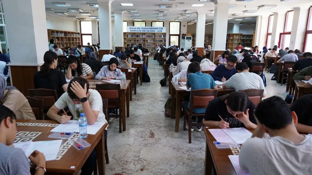 Başarıya Giden Yolda Büyükşehir Gençlerin Yanında