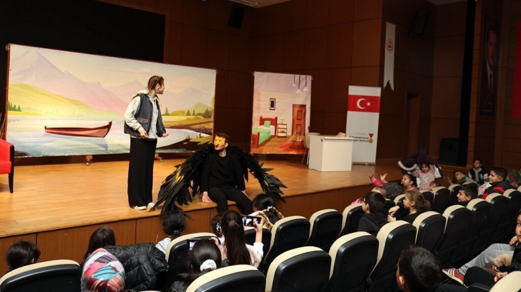 Büyükşehir’den Afşin ve Göksun’da Miniklere Özel Tiyatro Gösterisi