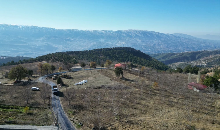 Kabasakal’da Sathi Kaplama Çalışmaları Hızla İlerliyor
