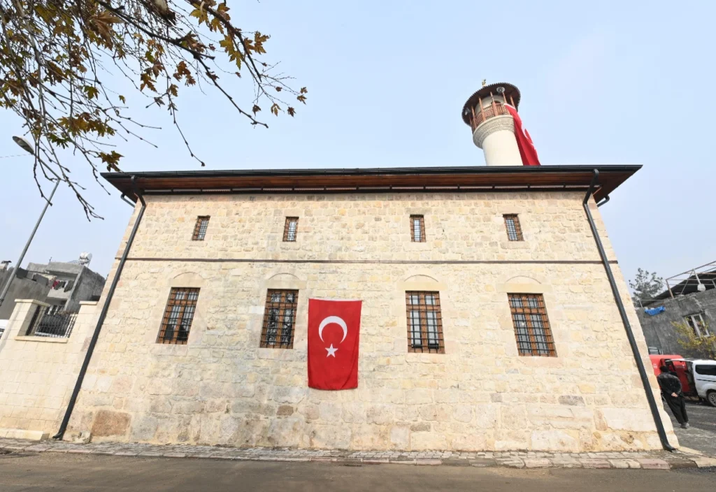 Depremde Ağır Hasar Alan Duraklı Camii, Yeniden İbadete Açıldı