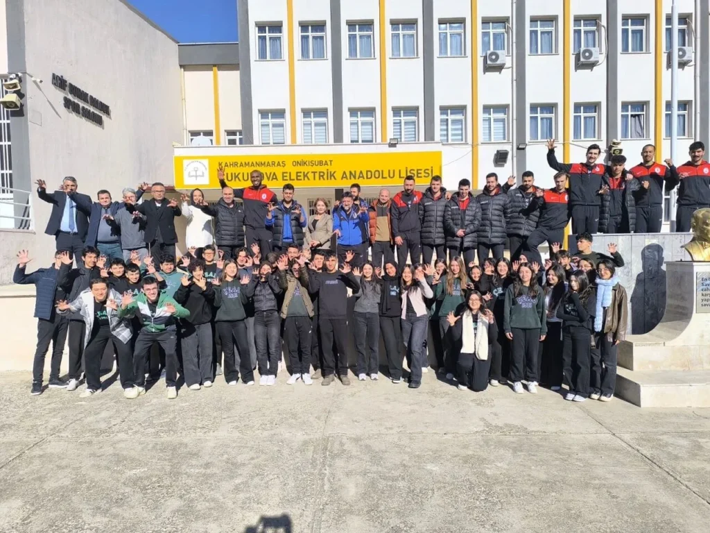 Onikişubat Belediyespor’un voleybolcuları, Kahramanmaraşlı gençlere ilham oluyor