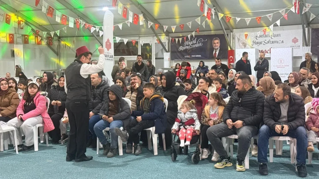 Sofralar Kuruldu, Gönüller Bir Oldu; Neşe Ramazan Sokağı’na Taştı