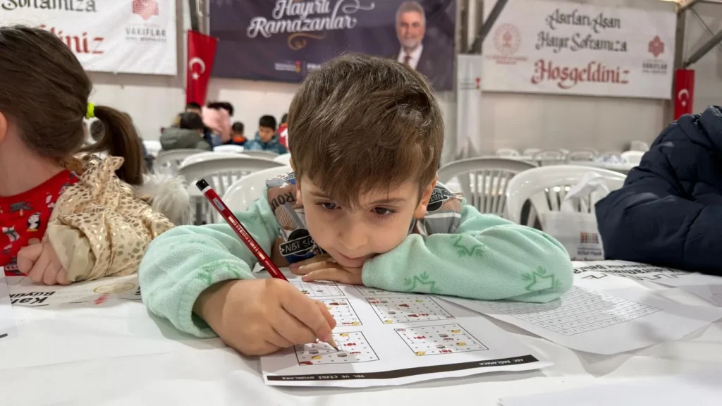 Ramazan’ın En Tatlı Sofrası Kuruldu, Çocuklar Tekne Orucuyla İftarını Açtı