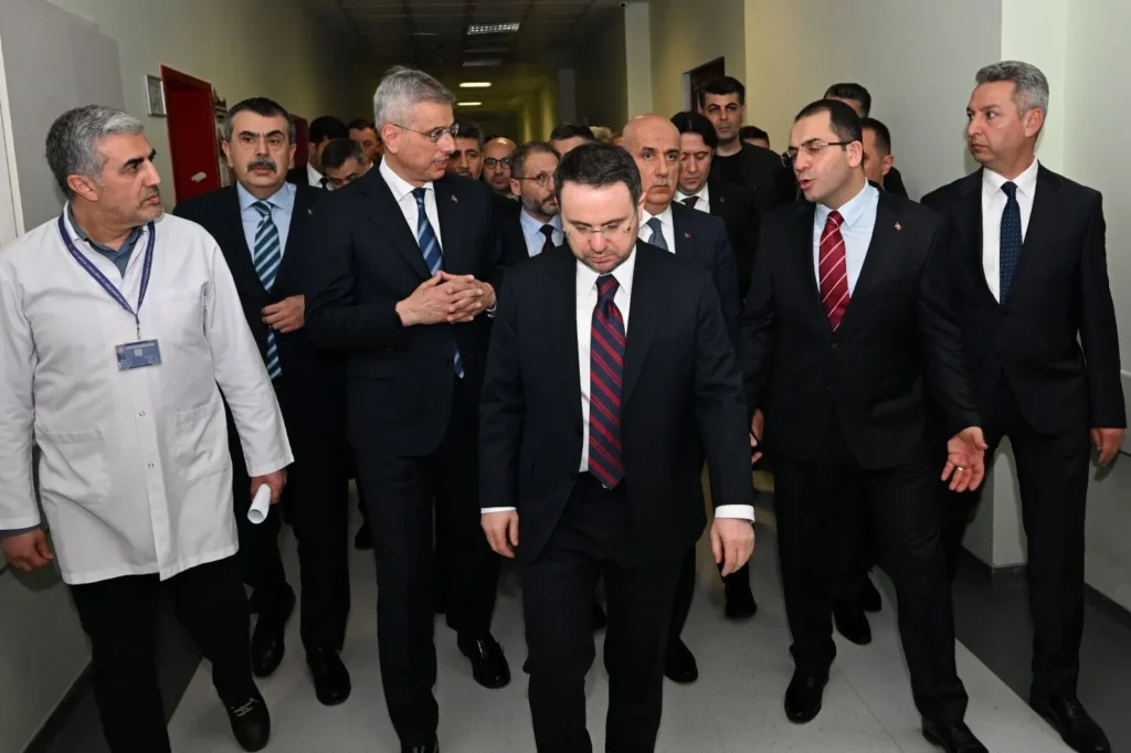 Bakanlar KSÜ Tıp Fakültesi Hastanesinde Yaralı Öğrencileri Ziyaret Etti